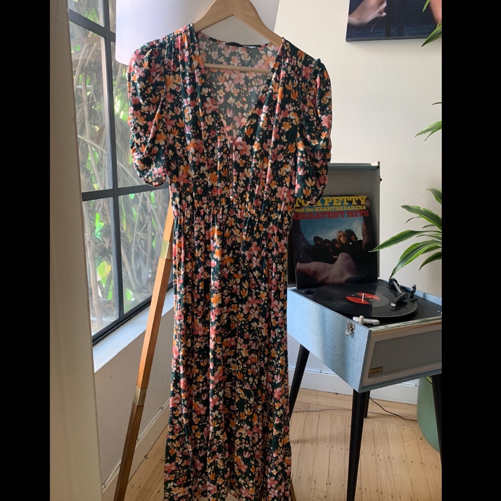 Zara Floral Dress Size: XS